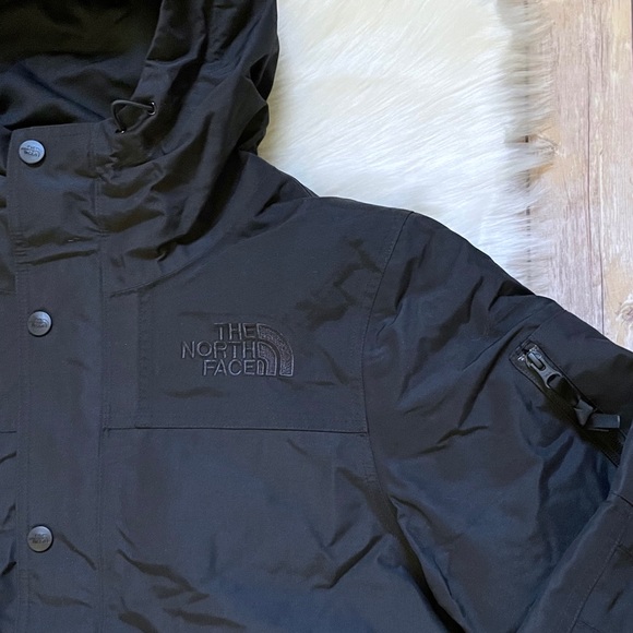 The North Face Men’s Newington Jacket In TNF Black - Picture 3 of 10